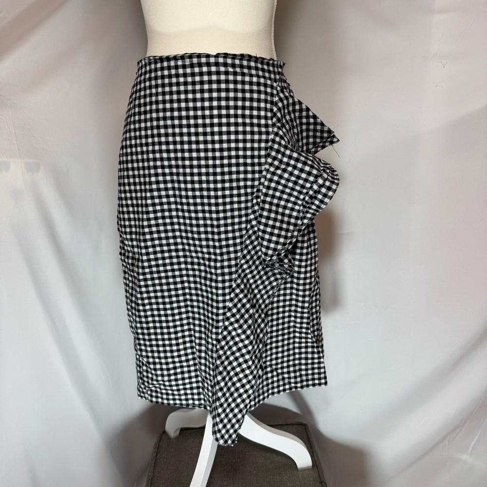 Long checkered skirt. Business. Ruffled.